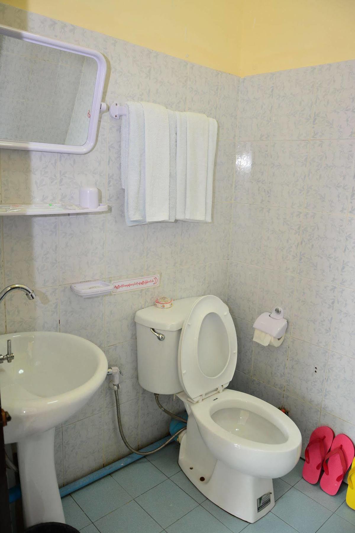 Hotel 99 Pyin Oo Lwin Kültér fotó