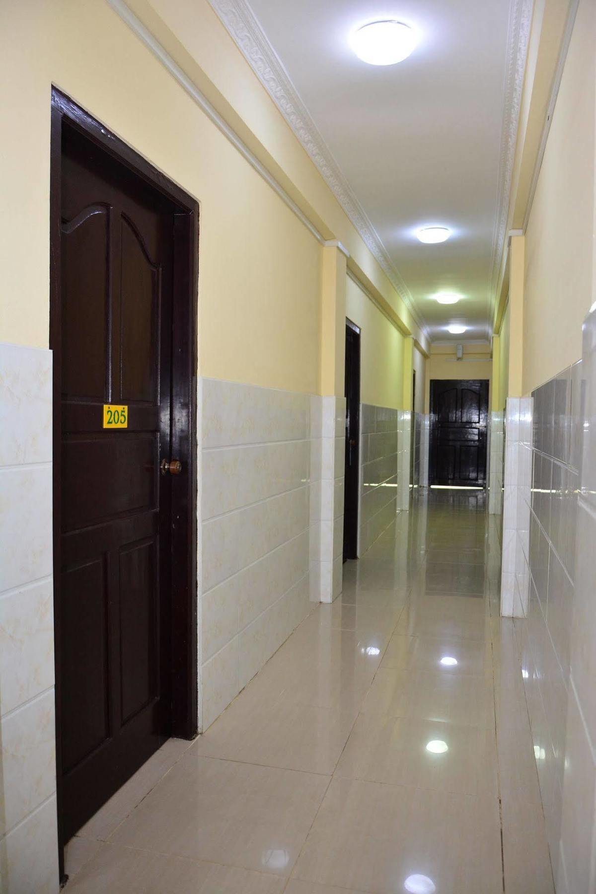 Hotel 99 Pyin Oo Lwin Kültér fotó